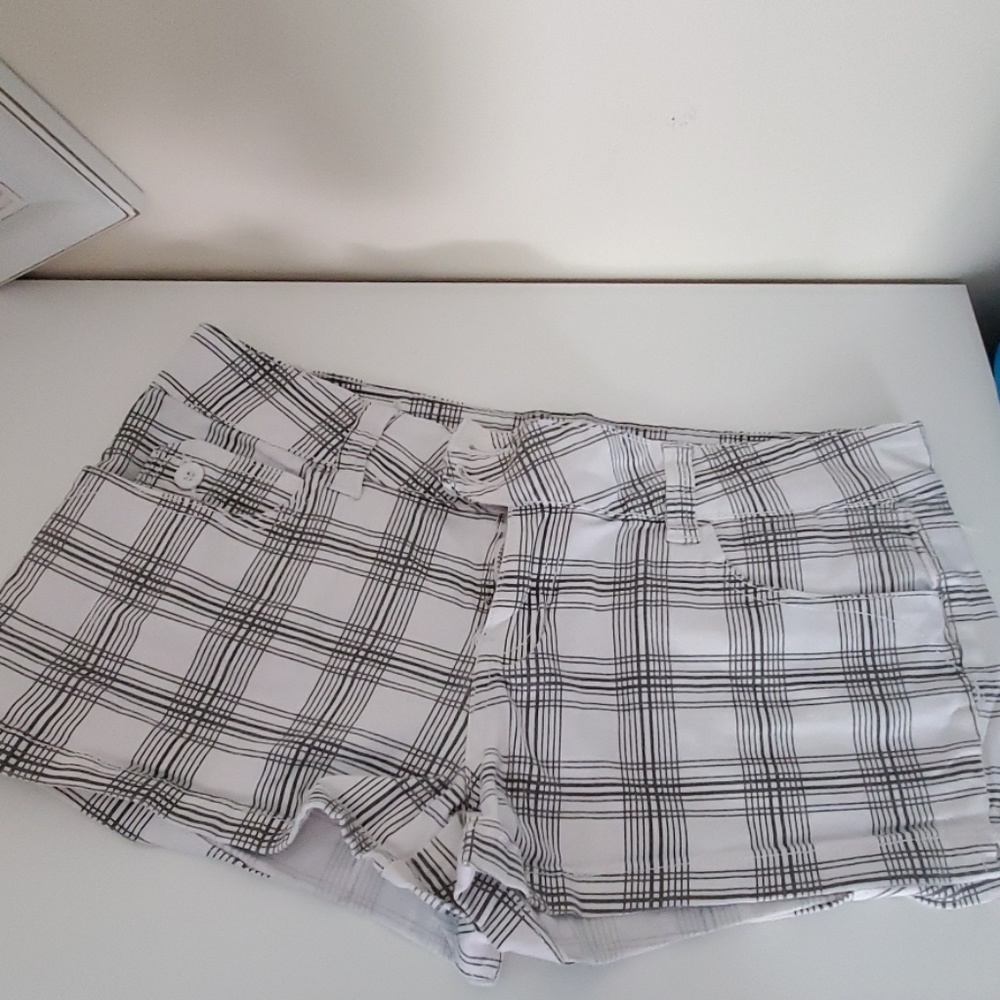 White plaid double botton low rise shorts